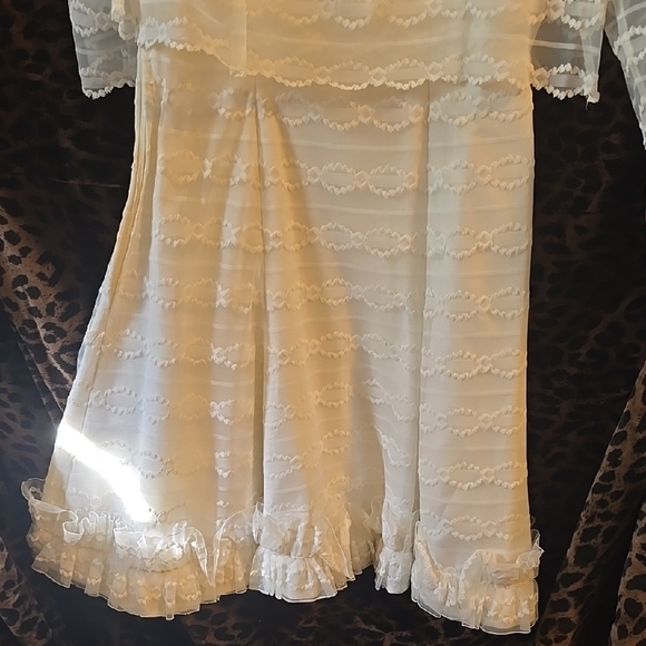 Elegant White Lace Dress - Picture 4 of 15